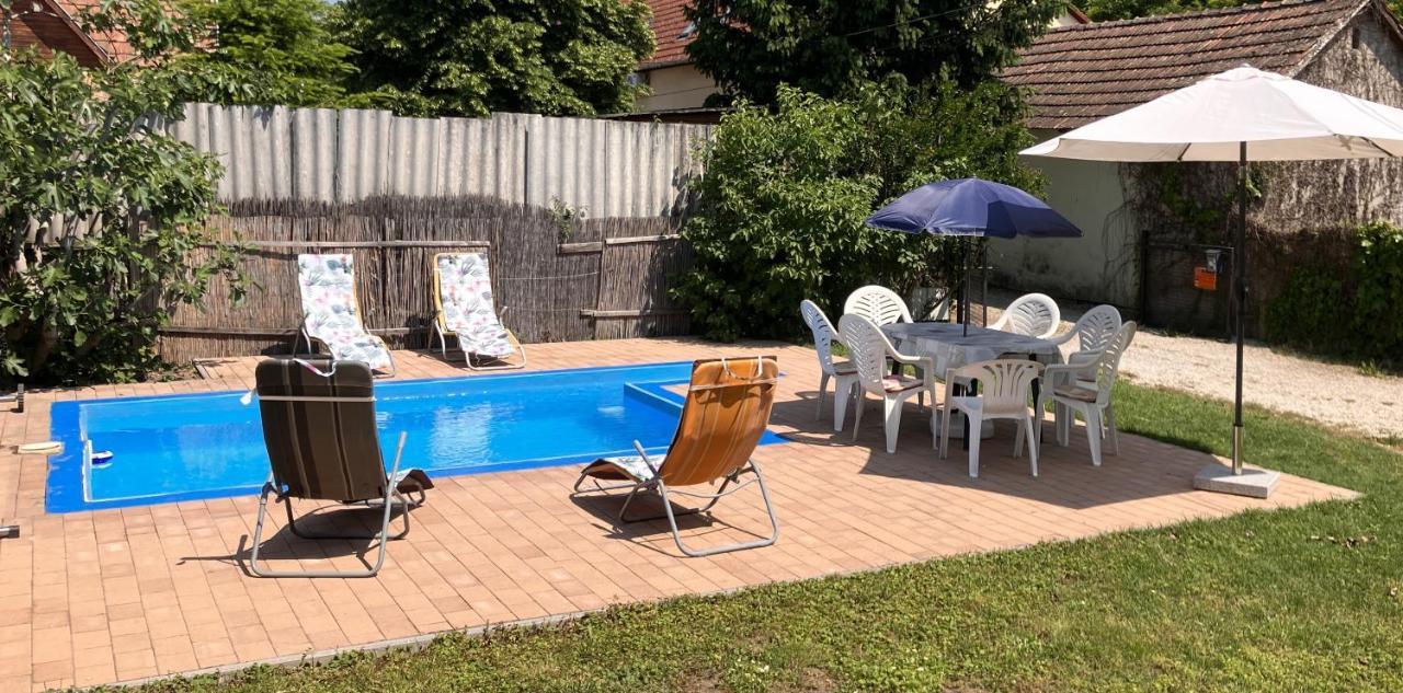 Lellei Pihenohaz Balatonlelle Villa Exterior photo